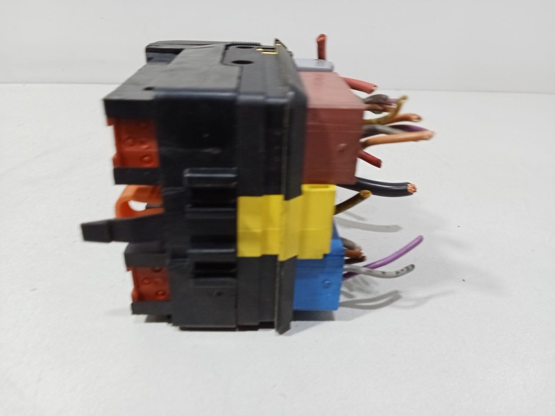 Recambio de caja reles / fusibles para peugeot 406 (8b) 1.8 16v referencia OEM IAM PA66B2013  