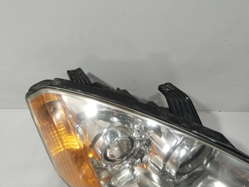 Recambio de faro derecho para ssangyong kyron 2.0 xdi referencia OEM IAM 8310209101  