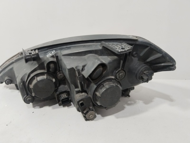 Recambio de faro derecho para ssangyong kyron 2.0 xdi referencia OEM IAM 8310209101  