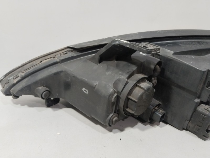 Recambio de faro derecho para ssangyong kyron 2.0 xdi referencia OEM IAM 8310209101  