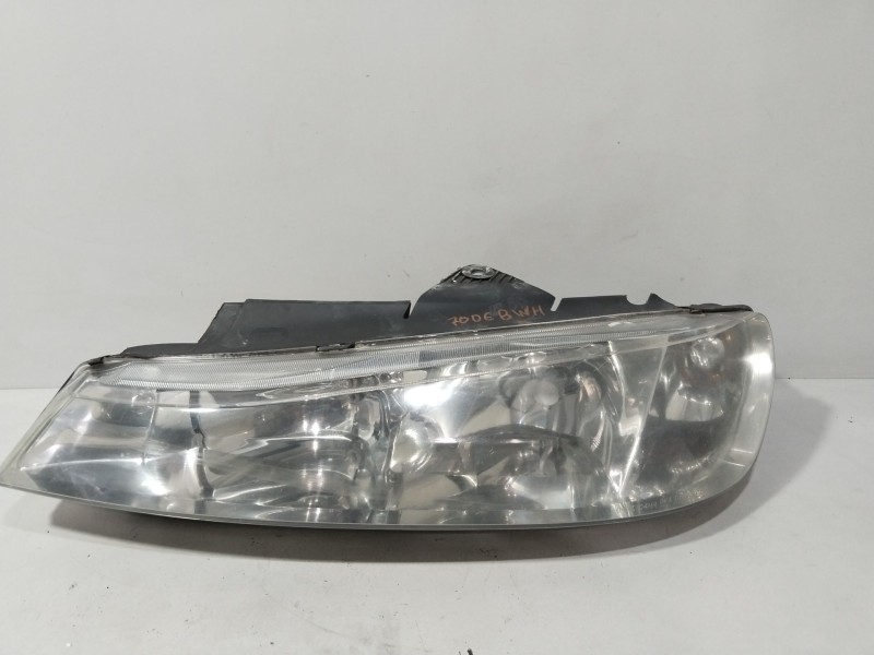 Recambio de faro izquierdo para peugeot 406 (8b) 2.0 16v referencia OEM IAM 0301175001  