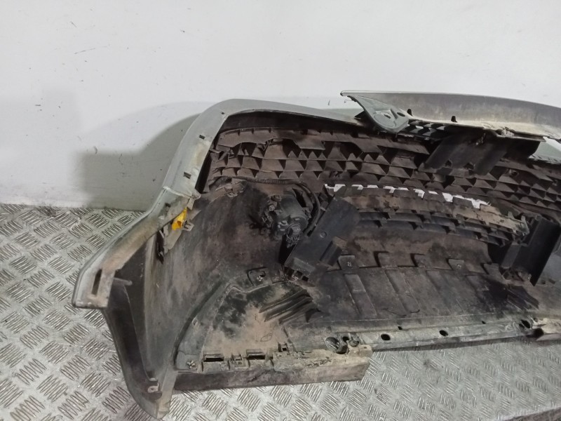 Recambio de paragolpes delantero para renault megane ii station wagon (km0/1_) 1.6 referencia OEM IAM 7701474484  