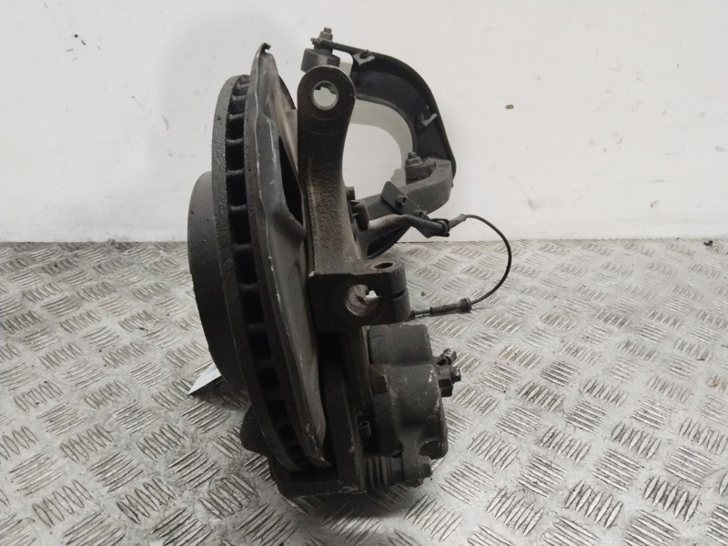 Recambio de mangueta delantera derecha para ssangyong rodius i 2.7 xdi referencia OEM IAM 4122021000  