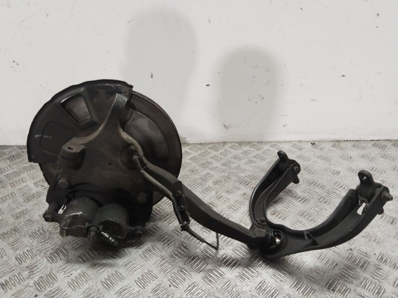 Recambio de mangueta delantera derecha para ssangyong rodius i 2.7 xdi referencia OEM IAM 4122021000  