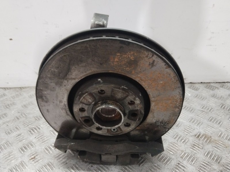 Recambio de mangueta delantera derecha para cadillac bls 1.9 d referencia OEM IAM   