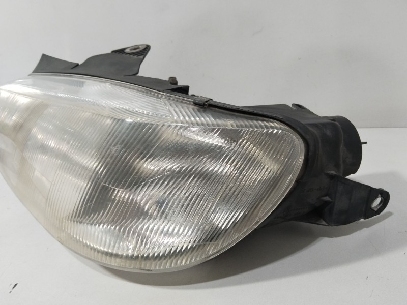 Recambio de faro izquierdo para peugeot 406 (8b) 1.8 16v referencia OEM IAM 0301037021  