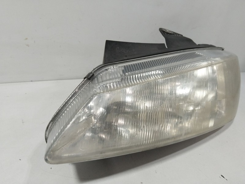 Recambio de faro izquierdo para peugeot 406 (8b) 1.8 16v referencia OEM IAM 0301037021  