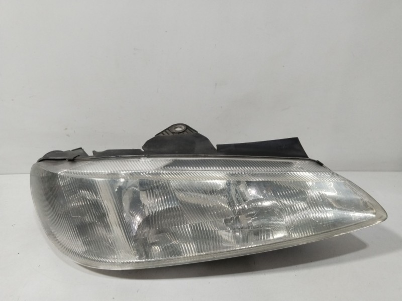Recambio de faro derecho para peugeot 406 (8b) 1.8 16v referencia OEM IAM 0301037022  