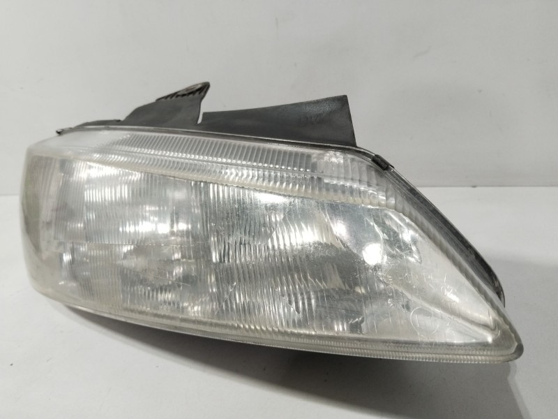 Recambio de faro derecho para peugeot 406 (8b) 1.8 16v referencia OEM IAM 0301037022  