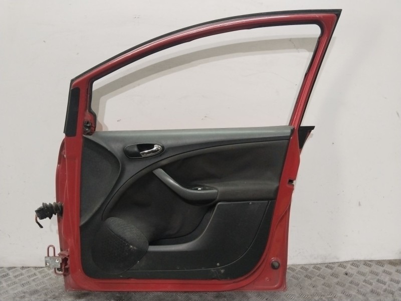 Recambio de puerta delantera derecha para seat altea (5p1) 2.0 tdi referencia OEM IAM 5P0831056A  ROJO