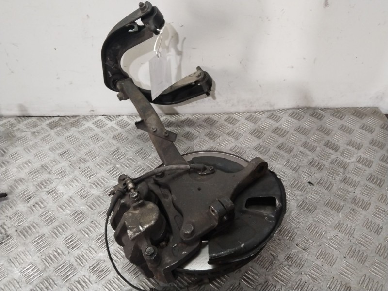 Recambio de mangueta delantera izquierda para ssangyong rodius i 2.7 xdi referencia OEM IAM 4121021000  