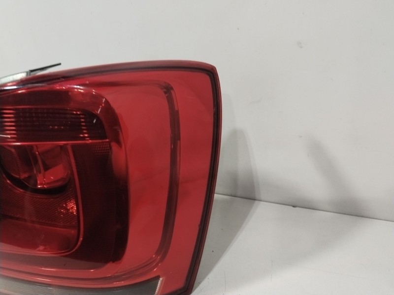 Recambio de piloto trasero derecho para volkswagen polo v (6r1, 6c1) 1.4 (6r1) referencia OEM IAM 0284156106  