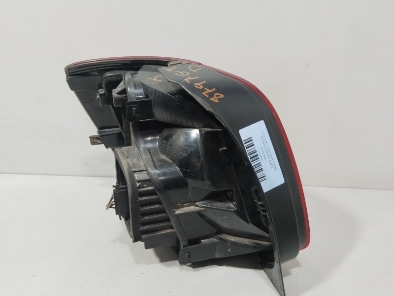 Recambio de piloto trasero derecho para volkswagen polo v (6r1, 6c1) 1.4 (6r1) referencia OEM IAM 0284156106  