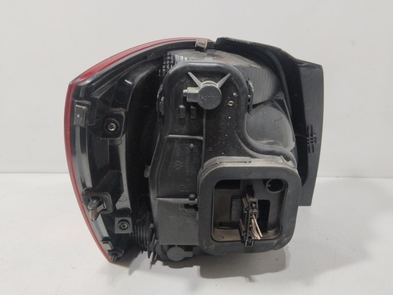 Recambio de piloto trasero derecho para volkswagen polo v (6r1, 6c1) 1.4 (6r1) referencia OEM IAM 0284156106  