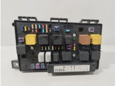 Recambio de caja reles / fusibles para opel zafira / zafira family b (a05) 1.7 cdti (m75) referencia OEM IAM 13268302M