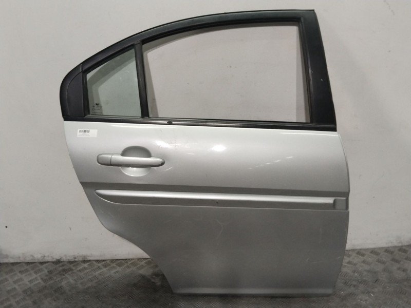 Recambio de puerta trasera derecha para hyundai accent iii sedán (mc) 1.6 gls referencia OEM IAM 770040N000  