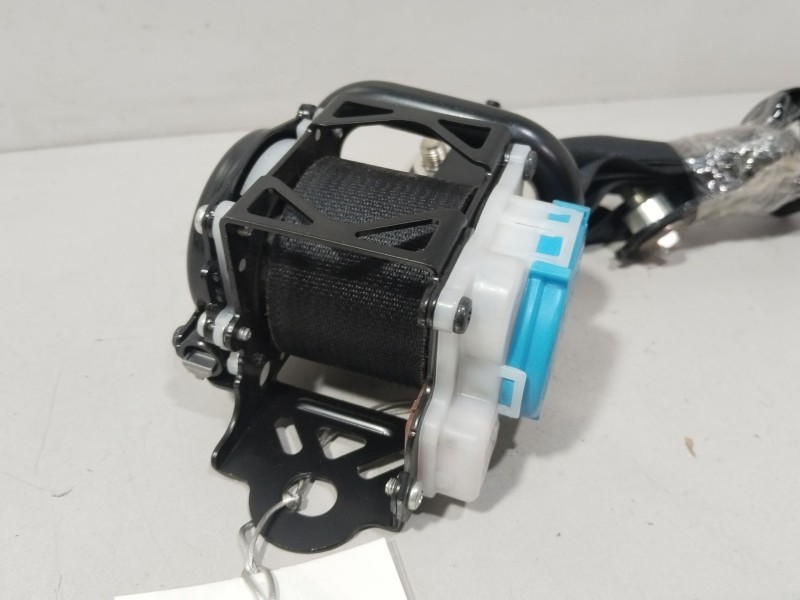 Recambio de cinturon seguridad delantero derecho para mazda 3 (bm, bn) 2.2 d referencia OEM IAM BHS257L30D02  