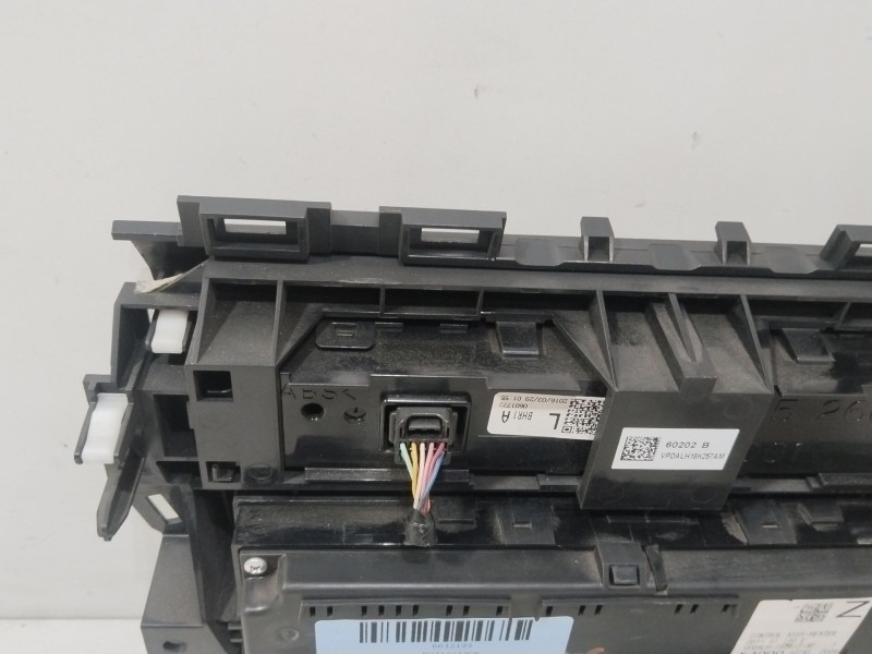 Recambio de mando calefaccion / aire acondicionado para mazda 3 (bm, bn) 2.2 d referencia OEM IAM BHT161190E  