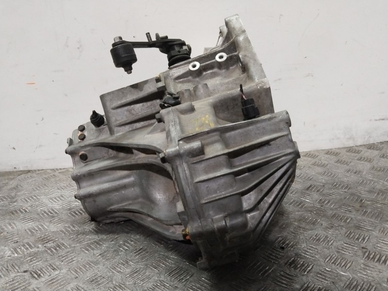 Recambio de caja cambios para kia carnival ii 2.5 v6 ex referencia OEM IAM Y050101094  