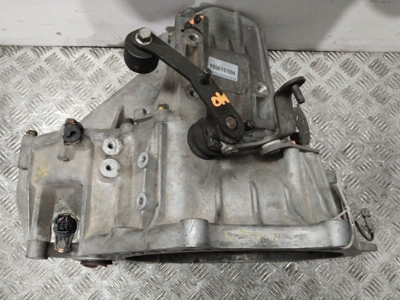 Recambio de caja cambios para kia carnival ii 2.5 v6 ex referencia OEM IAM Y050101094  