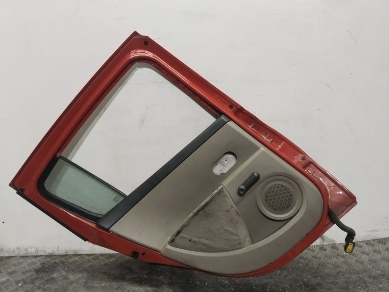 Recambio de puerta trasera izquierda para renault clio iii pack dynamique referencia OEM IAM   