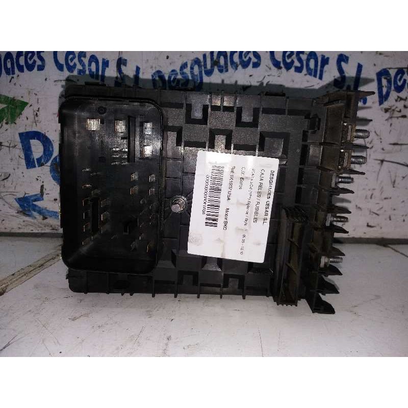 CAJA RELES / FUSIBLES 1K1937125A  - imagen 2