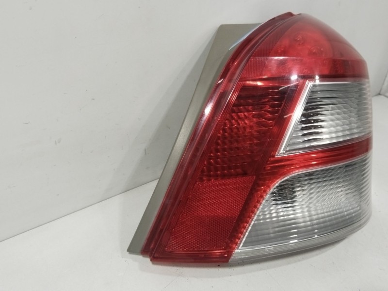 Recambio de piloto trasero derecho para toyota yaris (_p9_) 1.0 vvt-i (ksp90_) referencia OEM IAM 815510D110  