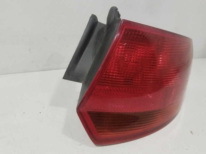 Recambio de piloto trasero derecho para audi a3 sportback (8pa) 1.6 fsi referencia OEM IAM 8P4945096  