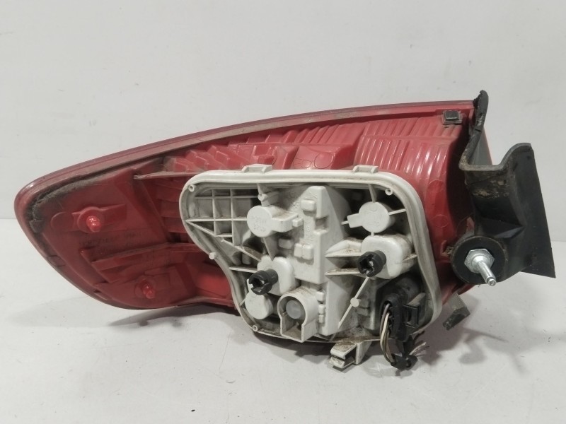 Recambio de piloto trasero derecho para audi a3 sportback (8pa) 1.6 fsi referencia OEM IAM 8P4945096  