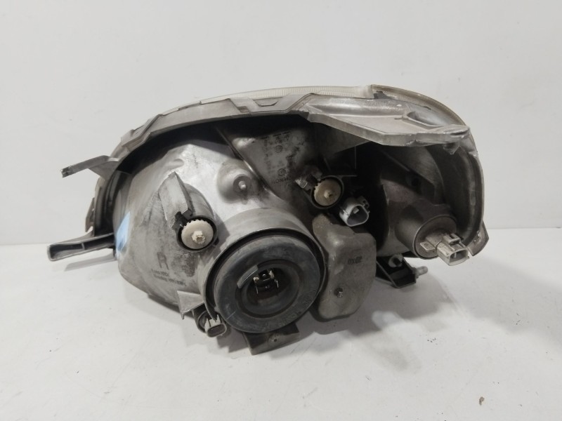Recambio de faro derecho para toyota yaris (_p1_) 1.3 (ncp10_, scp12_) referencia OEM IAM 8111052021  