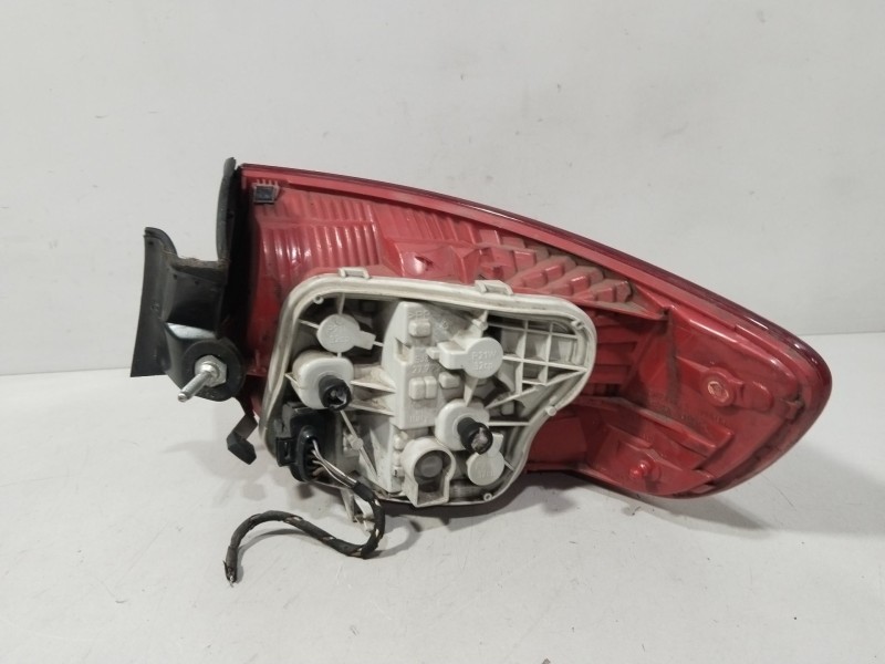 Recambio de piloto trasero izquierdo para audi a3 sportback (8pa) 1.6 fsi referencia OEM IAM 8P4945095  