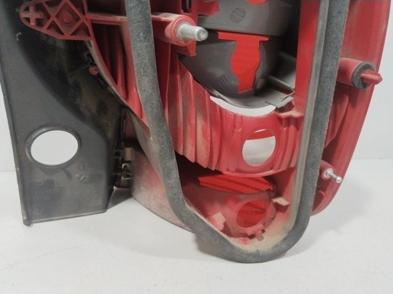 Recambio de piloto trasero izquierdo para renault modus confort expression referencia OEM IAM 8200538786  