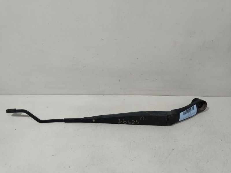 Recambio de brazo limpia delantero derecho para kia rio iii (ub) 1.25 cvvt referencia OEM IAM 983211W000  