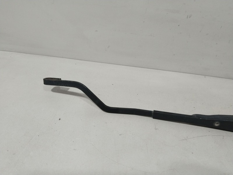 Recambio de brazo limpia delantero derecho para kia rio iii (ub) 1.25 cvvt referencia OEM IAM 983211W000  