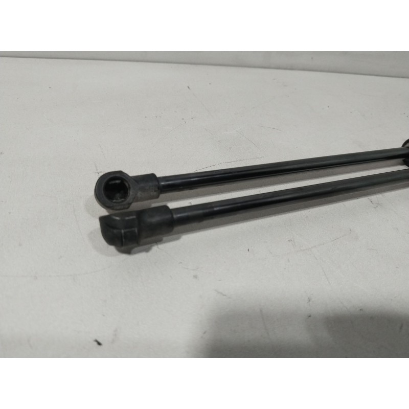 Recambio de amortiguadores maletero / porton para toyota yaris (_p9_) 1.0 vvt-i (ksp90_) referencia OEM IAM 689600D012  