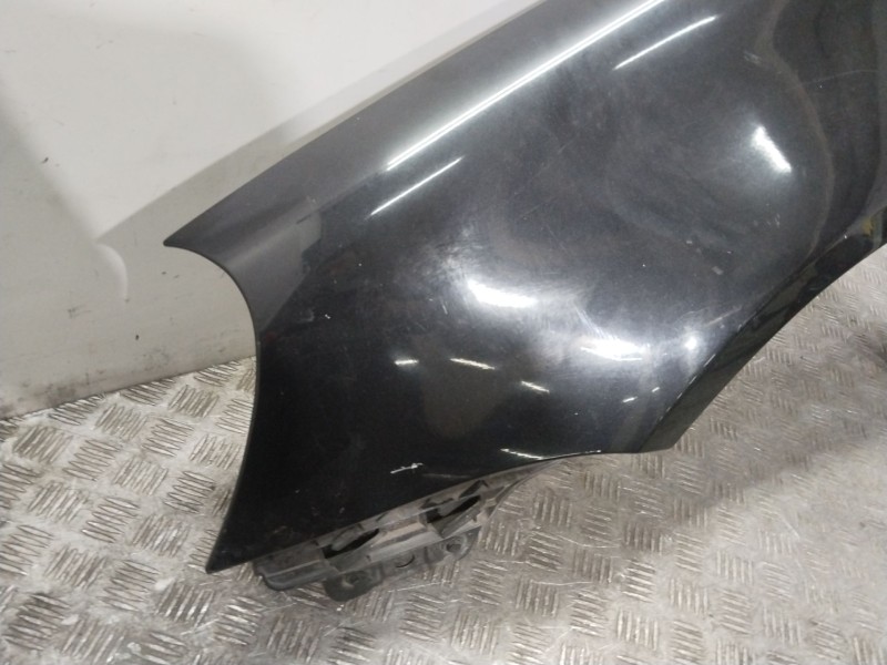 Recambio de aleta delantera izquierda para volkswagen golf v (1k1) 1.4 tsi referencia OEM IAM 1K6821021A NEGRO 