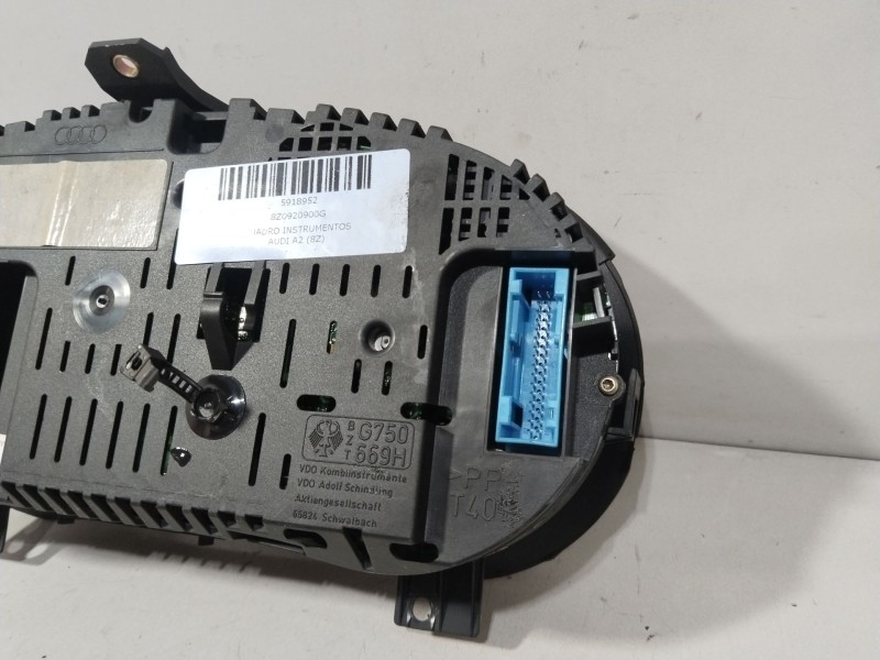 Recambio de cuadro instrumentos para audi a2 (8z) 1.4 referencia OEM IAM 8Z0920900G  