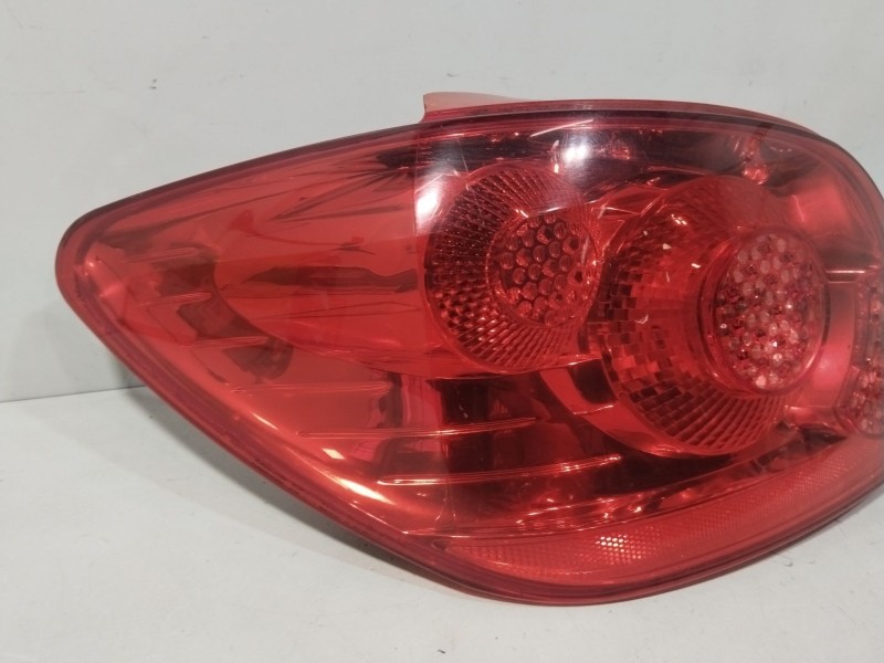 Recambio de piloto trasero izquierdo para peugeot 307 (3a/c) 1.6 16v referencia OEM IAM 557676B  