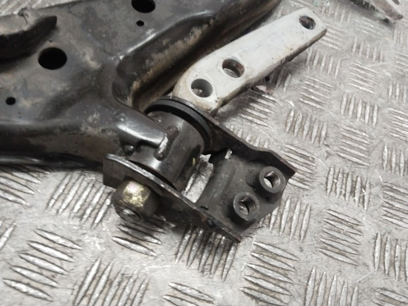 Recambio de brazo suspension inferior delantero derecho para nissan primera (p12) 1.8 referencia OEM IAM 54500AV600  