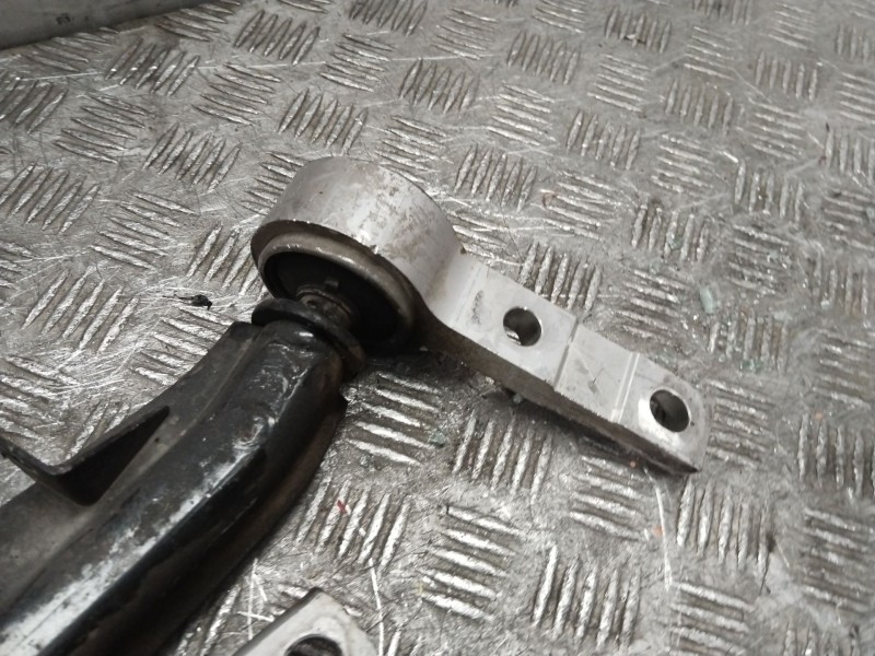 Recambio de brazo suspension inferior delantero derecho para nissan primera (p12) 1.8 referencia OEM IAM 54500AV600  