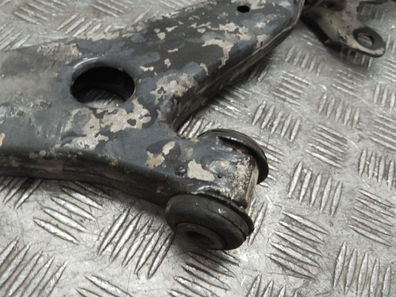 Recambio de brazo suspension inferior delantero derecho para ford transit connect monospace 1.5 tdci referencia OEM IAM 2418669 