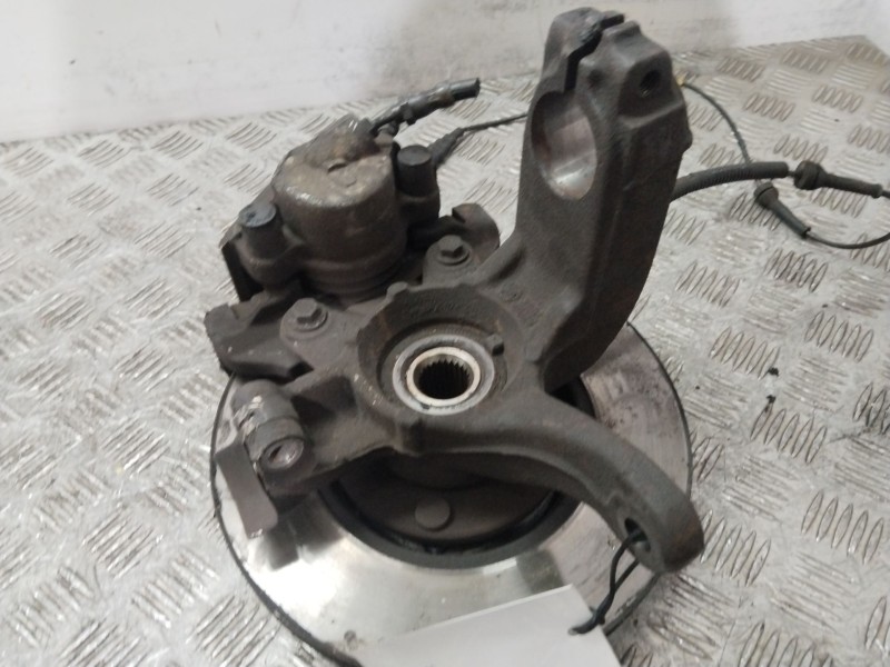 Recambio de mangueta delantera derecha para mazda 2 (dy) 1.4 cd referencia OEM IAM 2S613K170  
