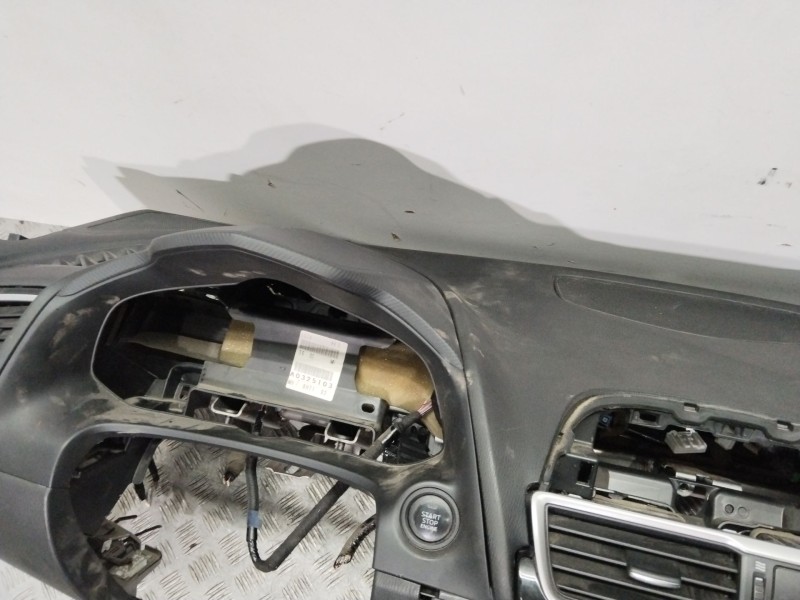 Recambio de salpicadero para mazda 3 (bm, bn) 2.2 d referencia OEM IAM BHN16035002  