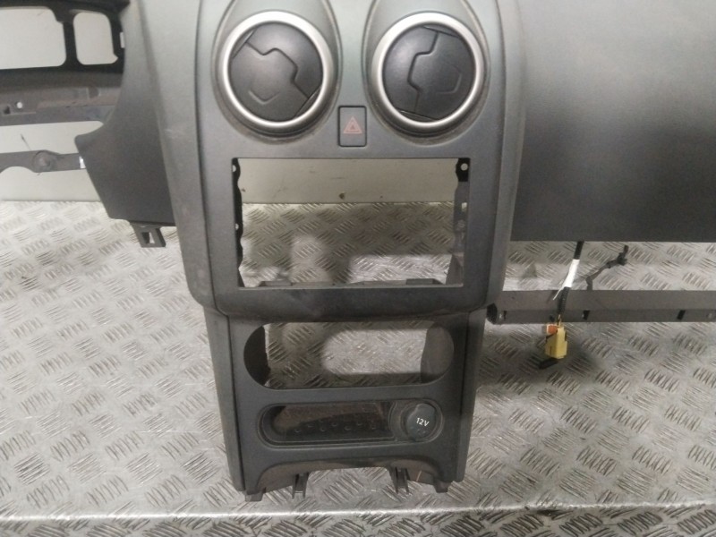 Recambio de salpicadero para nissan qashqai i (j10, nj10) 1.6 dci referencia OEM IAM 68030JD90A  