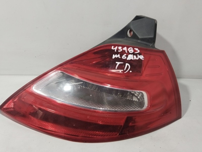 Recambio de piloto trasero derecho para renault megane ii berlina 3p emotion referencia OEM IAM 8200413216  