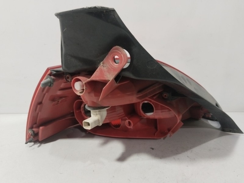 Recambio de piloto trasero derecho para renault megane ii berlina 3p emotion referencia OEM IAM 8200413216  