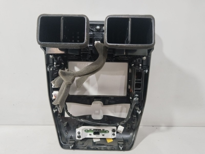 Recambio de aireador central derecho para nissan leaf (ze0) electric referencia OEM IAM 682603NL0A  