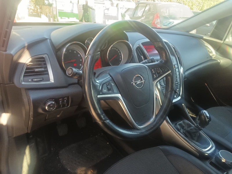 opel astra h gtc (a04) del año 2010