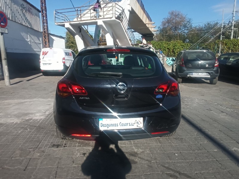 opel astra h gtc (a04) del año 2010