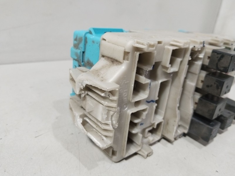 Recambio de caja reles / fusibles para mitsubishi outlander i (cu_w) 2.0 (cu2w) referencia OEM IAM MR587875  